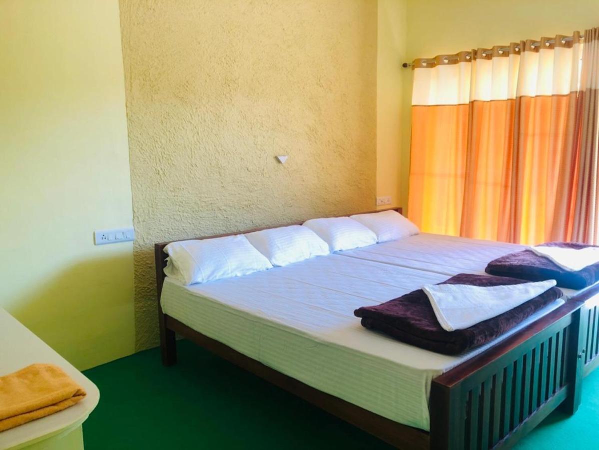 Riverbench Homestay Munnar, Anaviratty Ruang foto
