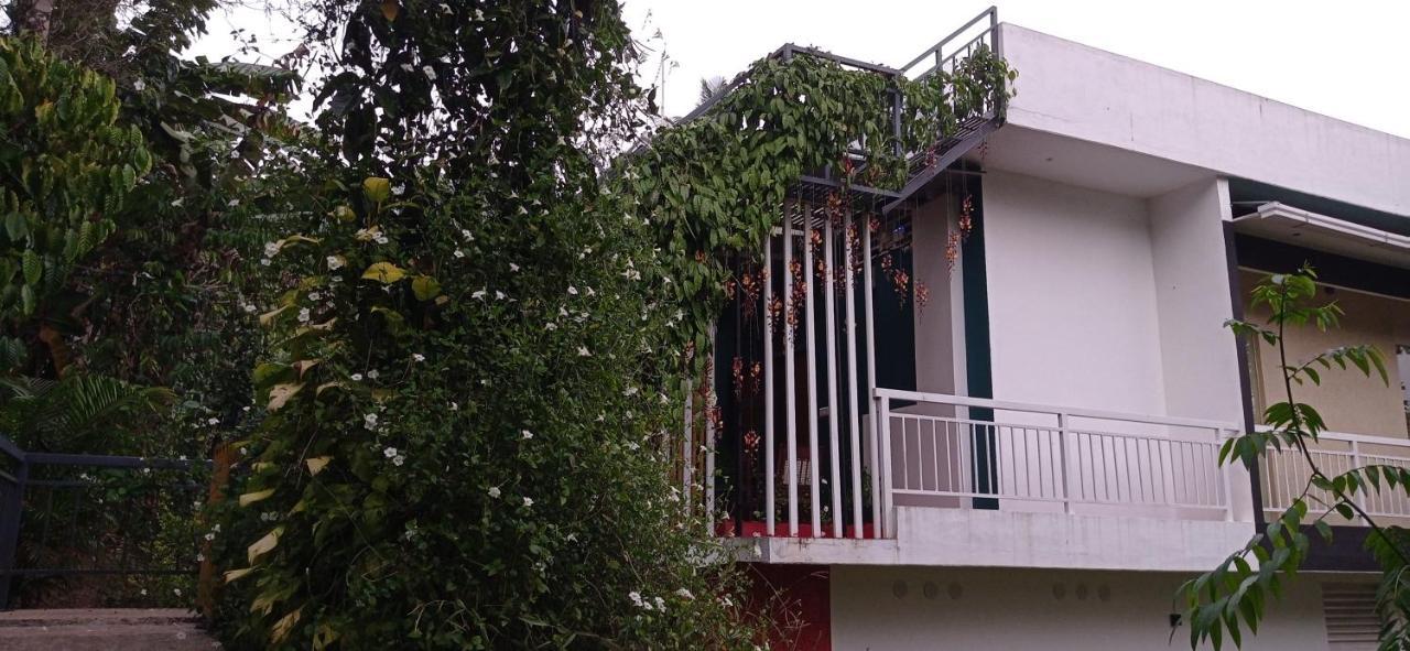 Riverbench Homestay Munnar, Anaviratty Bagian luar foto