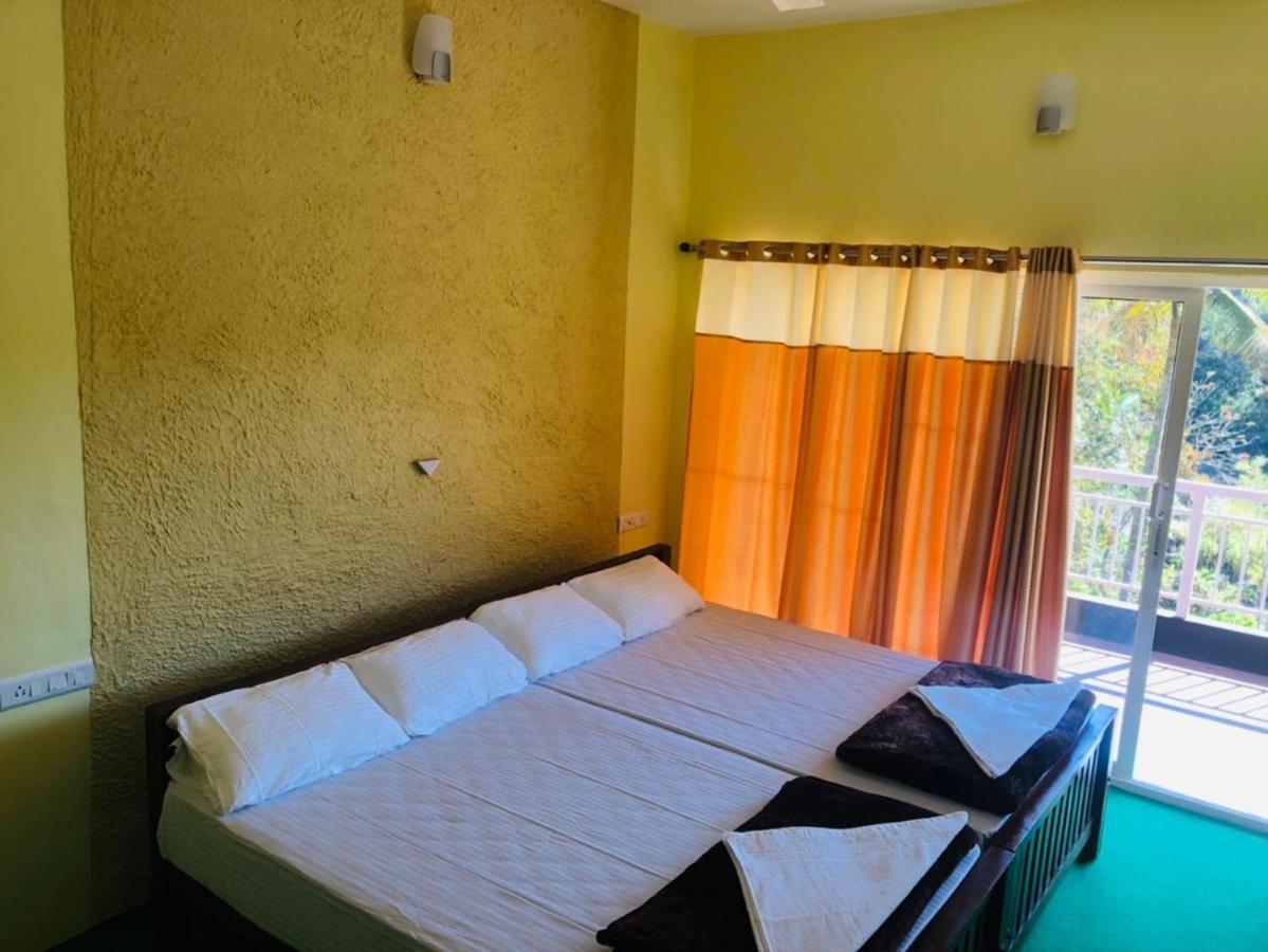 Riverbench Homestay Munnar, Anaviratty Ruang foto